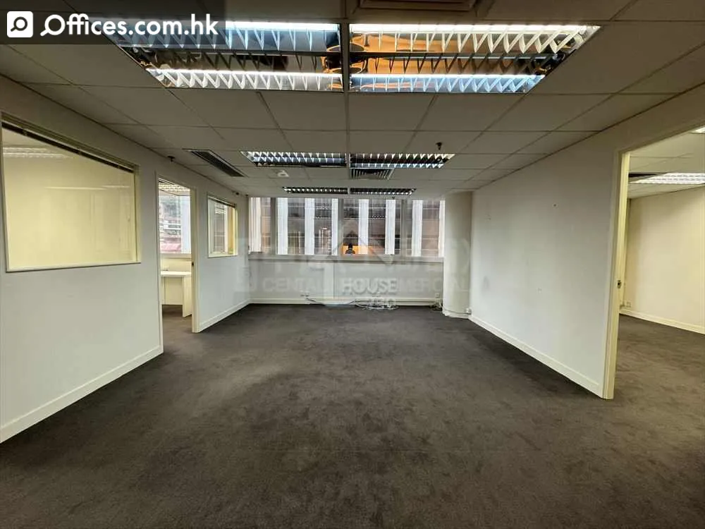 228 Queen's Road East